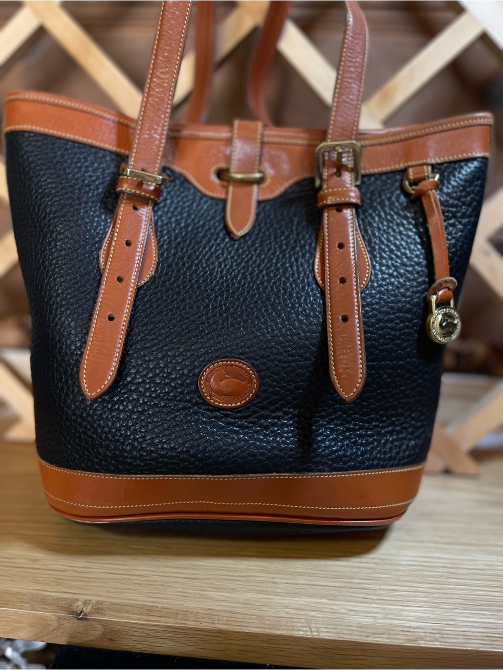 EUC Vintage Dooney & Bourke AWL Med Bucket Tote /Pebbled Blk Leather Made in USA